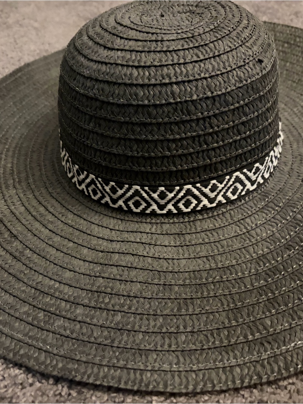 Black Straw Sun Hat with Black-and-White Geo Band